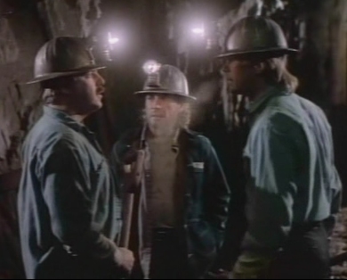 Angus MacGyver Trucs et Astuces - 3x07 Jack en D�tresse - Jack, Pepe et MacGyver dans la Mine